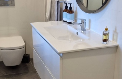 Whale Beach House | Whale Beach Secluded Self Contained Cottage, Spa and Fire Pit. Pet friendly.