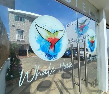 Puerto Lopez Hotel | Whale House Hotel