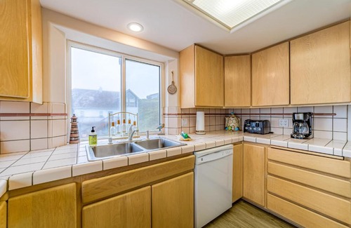Gold Beach House | Whale of a View