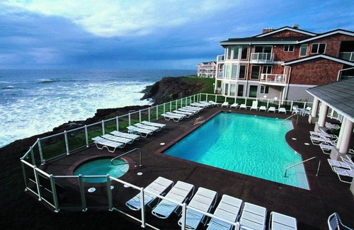 Logsden Resort | Whale Pointe Resort: 3-bedroom, 3rd floor - unit sleeps 8 in Depoe Bay.