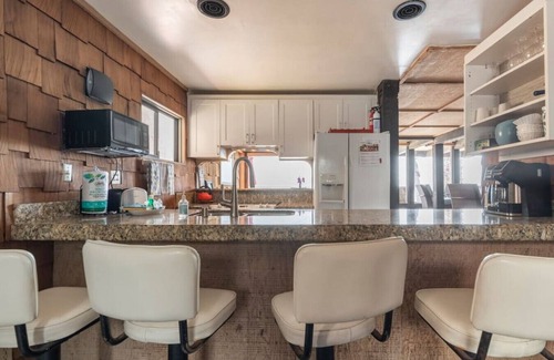 Capistrano Beach Apartment | Whale Rock House (Beach Front, Downstairs)