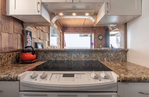 Capistrano Beach Apartment | Whale Rock House (Beach Front, Downstairs)