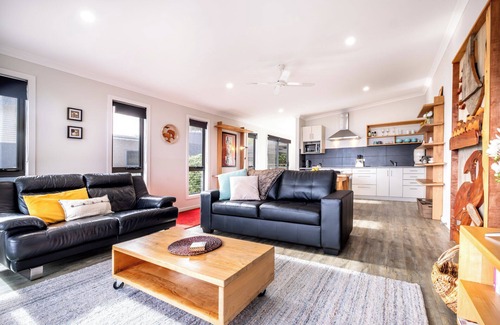 Coles Bay Apartment | Whale Watcher 2 - Freycinet Holiday Houses