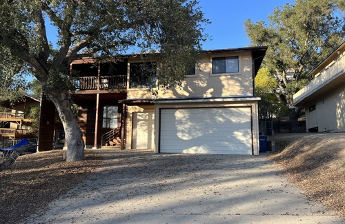 Oak Shores House | What a Great Escape for Families and Friends! Private Slip!