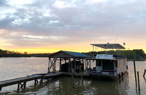 Talladega Boat Rental | Whatever Floats Your "House" Boat!
