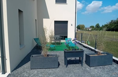 Loucelles Apartment | Wheat field apt ground floor near Bayeux with terrace and parking
