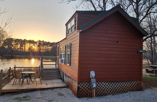 Hillsboro Cabin | Wheeler Lakeside Sunset Retreat 1