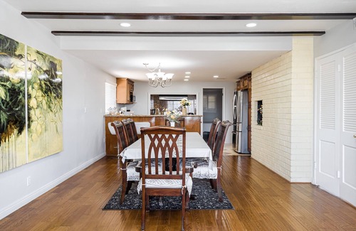Walnut House | Where DTLA meets Disney: A Spacious Cozy Hillside Panoramic View Villa with Pool