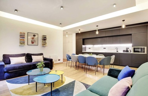 Enfants-Rouges Apartment | WHERE EVERY CORNER REVEALS A PIECE OF RICH HISTORY & VIBRANT CULTURE - LE MARAIS