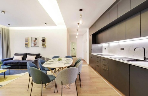 Enfants-Rouges Apartment | WHERE EVERY CORNER REVEALS A PIECE OF RICH HISTORY & VIBRANT CULTURE - LE MARAIS