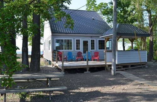South Butler House | Where the Road Ends, Adventure Begins-Sunset Views&Kayaks at a Boat-Only Hideout