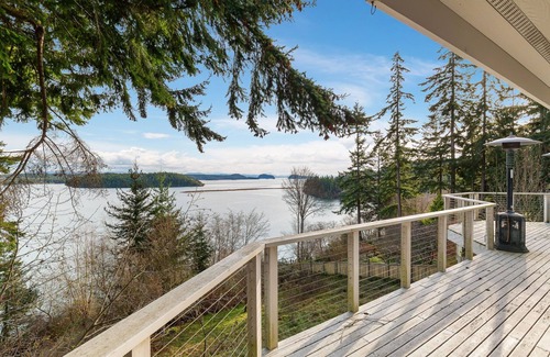 Oak Harbor House | Whidbey Island getaway