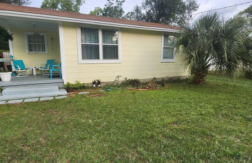 Pensacola House | Whimsical beachy little house near NAS/Dwntn