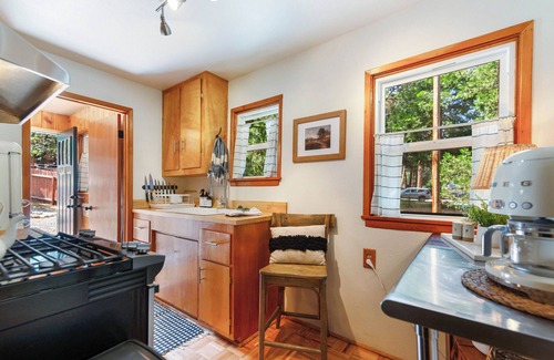 Pine Cove Cabin | Whimsical Cabin *Spa, Fireplace, Pet Friendly*