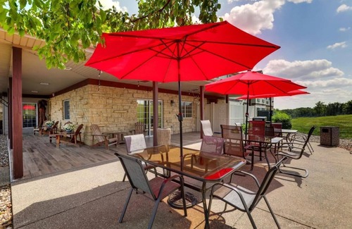 Galena House | Whirlpool, Living Room with Dry Bar, Theme Suite, Stoney Creek Galena