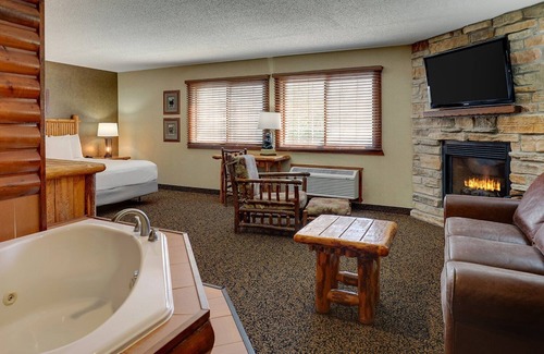 Galena House | Whirlpool, Living Room with Dry Bar, Theme Suite, Stoney Creek Galena