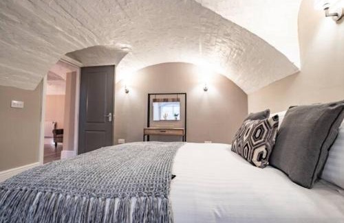 Worcester Apartment | WhiskAwayHomes - Shaw Street - Apartment 2