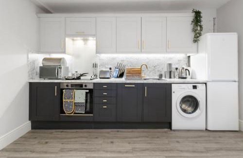 Worcester Apartment | WhiskAwayStays - Victoria House - Apartment 5