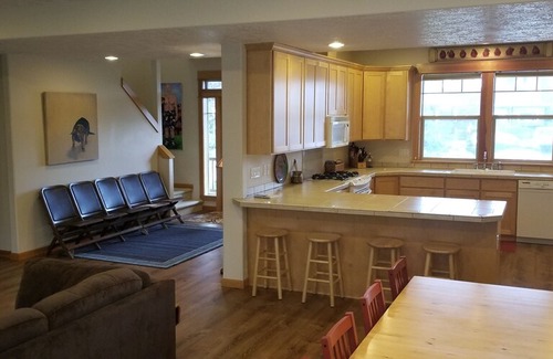 Cannon Beach House | Whispering Dunes - 5 bedroom home in the heart of the village of Cannon Beach
