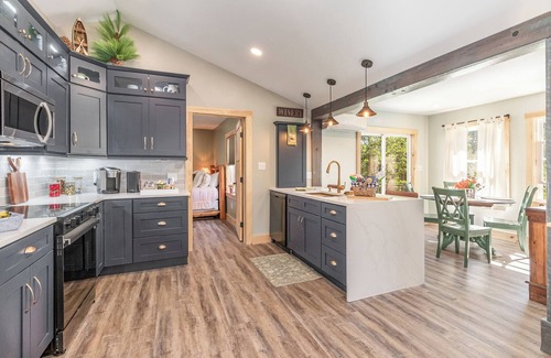 Biglerville House | Whispering Pines Cabin Cozy Forest Cabin Retreat