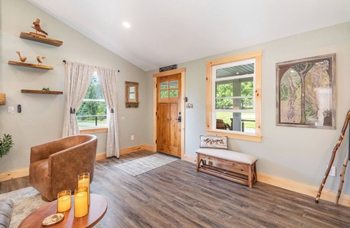 Biglerville House | Whispering Pines Cabin Cozy Forest Cabin Retreat