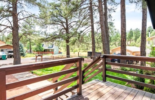 Mountainaire Cabin | Whispering Pines Cabin w/Hot Tub!