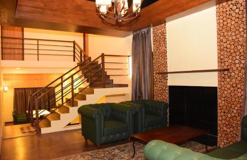West Mere Villa | Whispering Pines