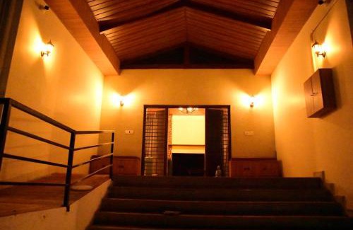 West Mere Villa | Whispering Pines