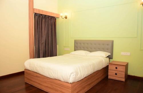 West Mere Villa | Whispering Pines