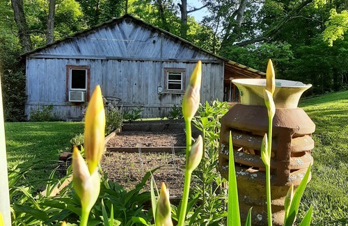 Fairview Cabin | Whispering Waters Cabin on The Creek