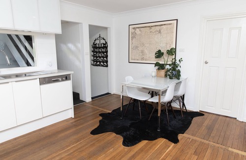 Lake Cathie Cottage | White Beach Cottage - Pets Welcome