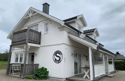 Ostseebad Baabe Condo | White beach house on the Bodden