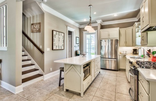 Sunnyside House | "White Caps Inn" Stunning home w/Private Pool in Carillon Beach. Walk to beach!