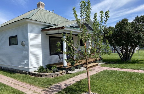 Dillon House | White Cottage Retreat