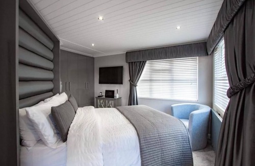 Troutbeck Bridge Cabin | White Cross Bay Holiday Park, Troutbeck bridge. A591