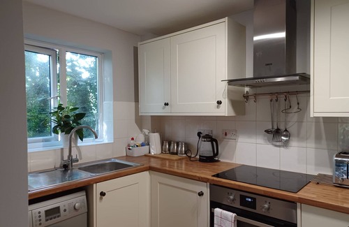 Dunstable Apartment | White Door Malt-Huku Kwetu (Dunstable)