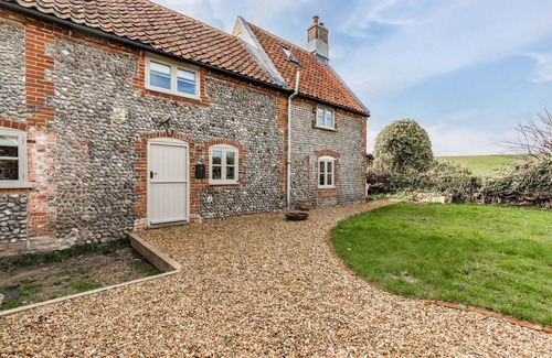 Salthouse Cottage | White End | Flint cottage in Salthouse just moments from the coast