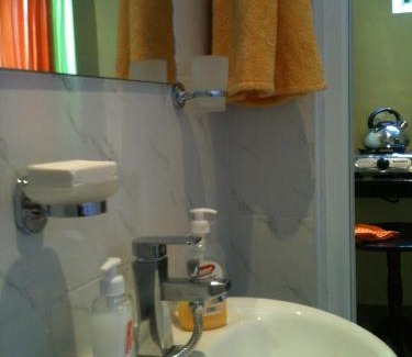 Makhinjauri House | White Guest House