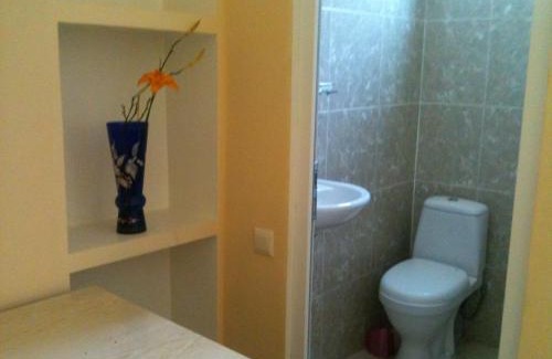 Makhinjauri House | White Guest House