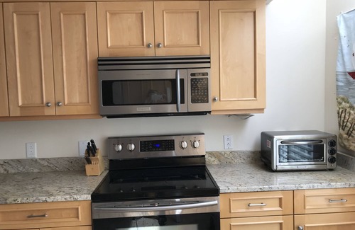 Plymouth House | White horse beach -Bright water front condo - 2 month rental July - August