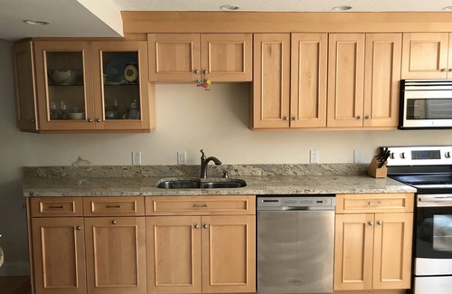 Plymouth House | White horse beach -Bright water front condo - 2 month rental July - August