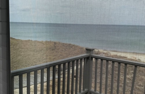 Plymouth House | White horse beach -Bright water front condo - 2 month rental July - August