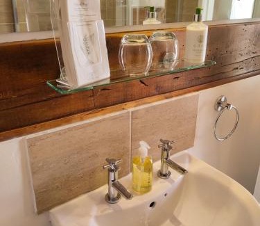 Great Barrow Hotel | White Horse Inn