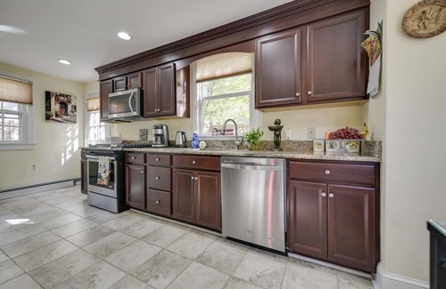 Princeton House | White House First-Floor Condo w/parking
