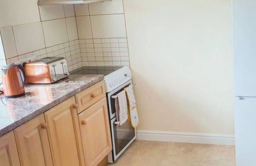 Stroud Apartment | White Jasmine in Stroud