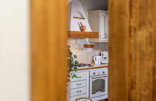 Monteroni d'Arbia Apartment | "White Lily overlooking Siena"