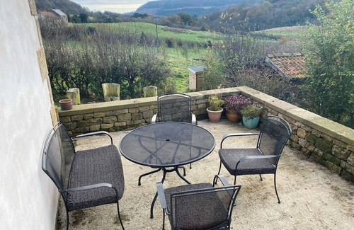 Broxa Cottage | WHITE LODGE COTTAGE, family friendly, with hot tub in Scalby