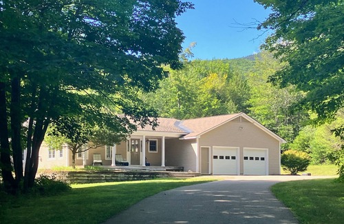 Intervale House | White Mountain Glen | House in Bartlett with hot tub, sauna, firepit & game room