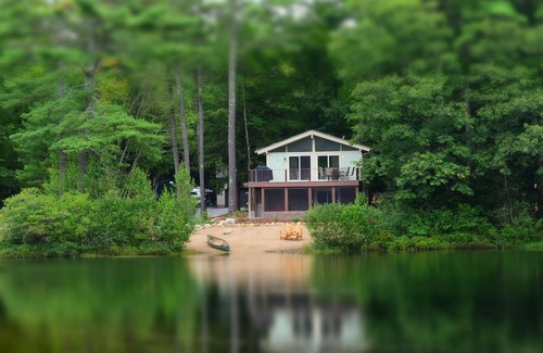 Eidelweiss Village Ski Chalet | White Mountains Waterfront Chalet w/Private Beach