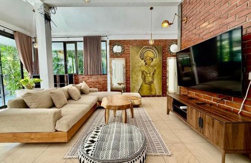 Sunset Road Villa | White Orchid Villa Seminyak, close to Legian